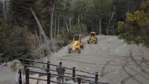 Realizan mantenimiento en el camino al cerro Tronador: se permiten solo vehículos altos