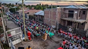 Piden donaciones para la cena navideña solidaria más grande del Alto Valle