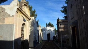 Profanaron un cuerpo en el cementerio de Viedma
