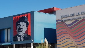 Reclaman que la Casa de la Cultura de Centenario restringe el uso del equipo de sonido para dictar clases