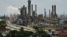 Imagen de Irán pone en marcha una refinería en Venezuela tras un contrato millonario