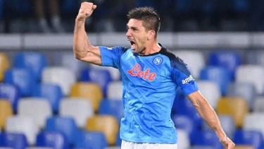 Giovani Simeone festeja uno de sus dos tantos de hoy para Napoli sobre Rangers. 