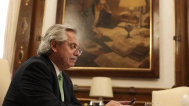 Alberto Fernández haría los anuncios este lunes, para iniciar la semana con el Gabinete completo.-