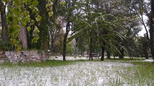 Bariloche amaneció con nieve y un alerta meteorológico