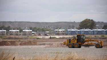Buscan blanquear la urbanización en el sector chacras en Valentina sur (foto Matías Subat)