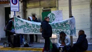 Corte en el centro Neuquén de trabajadores de ATE y protesta en Casa de Gobierno