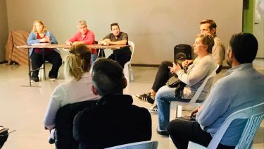 Integrantes del Consejo de Seguridad de Huergo se reunieron con sus pares de Villa Regina. (Foto gentileza)