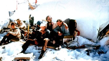 El avión de los Old Christians, que transportaba 40 pasajeros y cinco tripulantes, había chocado contra una montaña de la cordillera. Solo 16 lograron ser rescatados, más de dos meses después. 