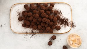 Trufas de licor de amarula y cacao por Damián Betular