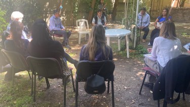 Reunión entre vecinos, EPEN, Intendente de Añelo en la Defensoría del Pueblo. Gentileza
