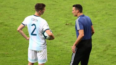 Foyth sería el 9° defensor en la lista de Scaloni.