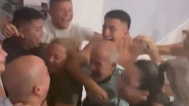 El festejo de Thiago Almada y su familia. Estará en el Mundial Qatar 2022. 