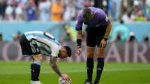 Imagen de Penal que no fue y gol mal anulado: el pésimo arbitraje en Argentina-Arabia