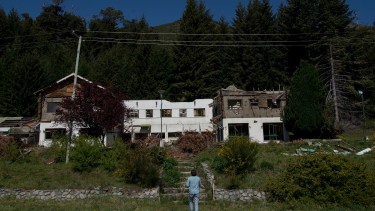 El rewe está emplazado en cercanías del exhotel de Villa Mascardi, que fue destruida durante la usurpación de la comunidad Lafken Winkul Mapu, según la imputación de la fiscalía federal de Bariloche. (Foto de archivo de Marcelo Martínez)