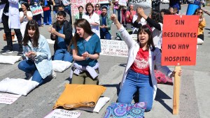 Los trabajadores de la salud reclamaron en el Centro Cívico de Bariloche
