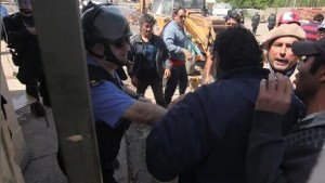 Una toma que duró 40 días y que se festejó con una ruidosa caravana en el centro de Centenario