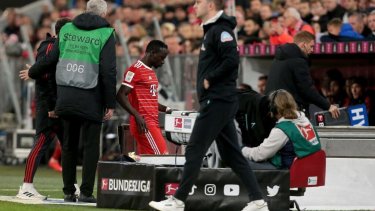 Mané sintió una molestia y salió a los 20 minutos.
