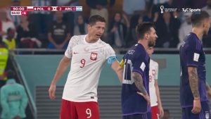 Video: el caliente cruce entre Lionel Messi y Robert Lewandowski