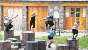 Parkour: los apropiadores de pequeños rincones en Bariloche
