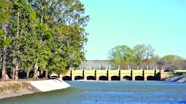 El primer corte de riego en Río Negro, será el 29 de abril en el Dique Ballester. Foto: Archivo Florencia Salto.