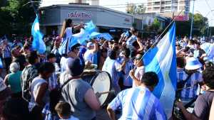 Así se vivieron los festejos en Roca tras la victoria de Argentina en el Mundial Qatar 2022