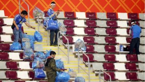 El gesto de los hinchas japoneses después del histórico triunfo ante Alemania en el Mundial