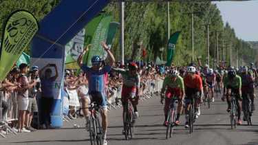 Tivano festejó y se quedó con la edición 79 de la Vuelta al Valle.