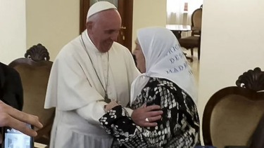 Papa Francisco, tras la muerte de Hebe de Bonafini: "Quiero estar cerca de todos los que lloran su partida". 
