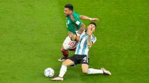 Las polémicas de Argentina-México que el VAR no revisó