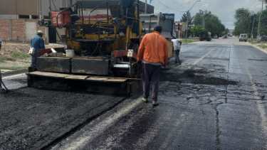 El jueves pasado iniciaron algunas de las tareas a cargo de los trabajadores del servicio de Obras Públicas del municipio de Roca. Foto Gentileza.