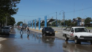 Otra vez los líquidos cloacales corren por el centro de Roca
