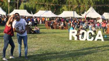 En el Festival de la Sidra, el viento no detiene las actividades al aire libre que incluirán sidras locales, gastronomía y shows.