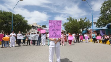 La protesta no afectó la atención en el hospital de Roca. Foto Juan Thomes