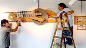 El colectivo de Artes y Oficios «El Clú» lleva sus obras a la Casa de la Cultura de Roca
