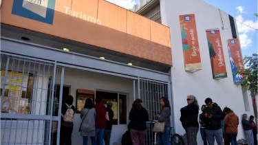Por la demanda, algunas personas hicieron fila desde la madrugada. Foto: Matías Subat