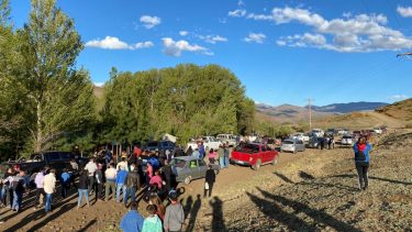 En la localidad hubo caravana de vehículos para festejar el triunfo de Vázquez. Foto: gentileza Entre Cordilleras Digital.