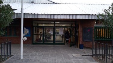Protestan porque un instituto de Neuquén prohíbe la entrada de estudiantes con sus hijos