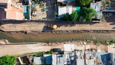 Las tareas involucran varandas sobre el talud del canal, sendas peatonales y bicisendas (foto Recursos Hidricos)