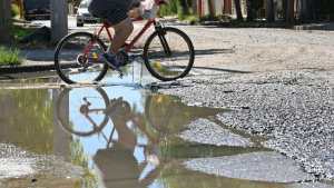 Aguas Rionegrinas inició la obra para descomprimir la red cloacal del centro de Cipolletti