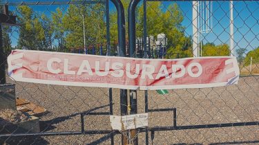 El municipio de San Patricio del Chañar clausuró tres empresas por las tomas de agua.