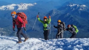 Video: Gabriela es de Roca, se propuso subir el Lanín y en la cumbre le pidieron casamiento