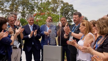El presidente de YPF, Pablo González, encabezó el acto homenaje. (Foto: gentileza)