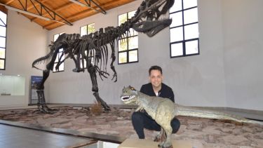 El dinosaurio de Neuquén tiene su escultura en chocolate. Foto: Gentileza