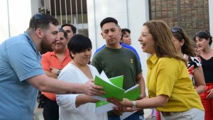 Vecinos de Viedma recibieron sus certificados del programa Emprender