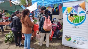 La primera feria de productores de Bariloche tuvo una jornada exitosa