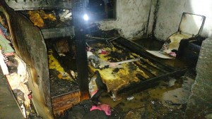 El perro murió atrapado en el incendio de la casa y la familia se salvó por los vecinos: reclaman bomberos