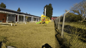 Un jardín de Neuquén al rayo del sol con «aulas que parecen una freidora»