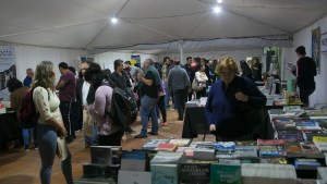 En imágenes, la Feria Municipal del Libro de Viedma