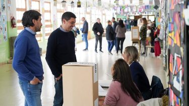 El candidato a gobernador acompañó a Saloniti en la jornada de votación. Foto: gentileza.