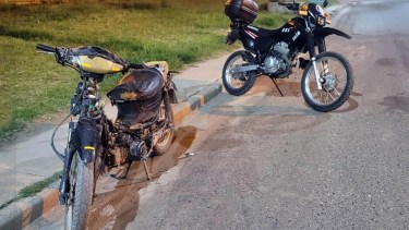 Circulaba en una moto con documentación adulterada y la policía la secuestró en Regina